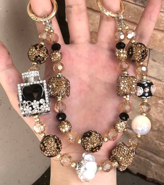 Custom-made, opulent, and luxurious mobile phone chain—champagne-colored, exuding an air of wealthy elegance.